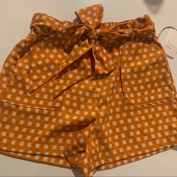 Mid Rise Tie Waist Shorts - Picture 3 of 8